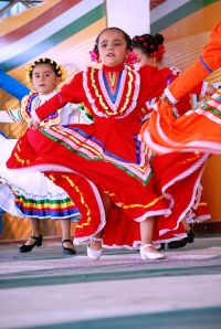 Mexican dancers 2
