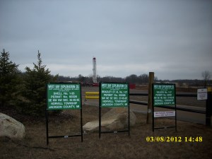 IH Drill Rig Going Up_March 2012